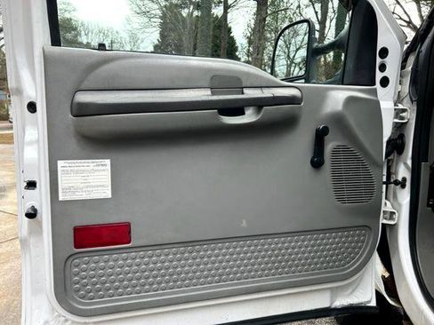 Used 2004 Ford F350 XL image 26