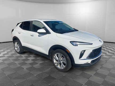 Used 2024 Buick Encore GX Preferred w/ Comfort Package image 2