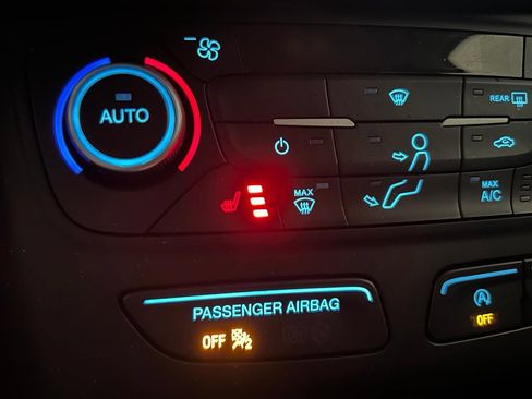 Used 2018 Ford Escape SE w/ SE Sport Appearance Package AWD/4WD image 28