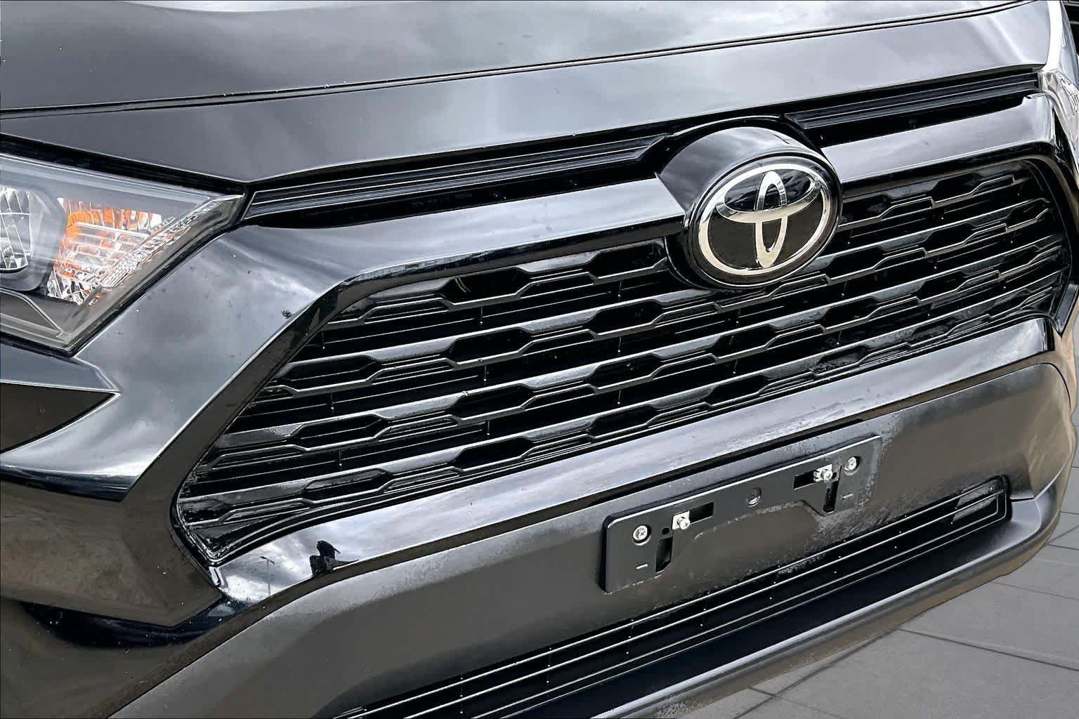Used 2022 Toyota RAV4 LE FWD image 29