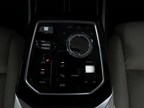 Used 2023 BMW 760i xDrive w/ Executive Package image 48