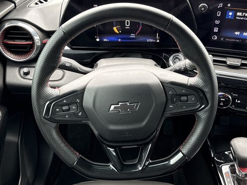 Used 2025 Chevrolet Trax RS w/ Driver Confidence Package FWD image 18