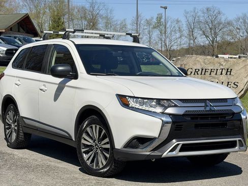 Used 2020 Mitsubishi Outlander ES image 1