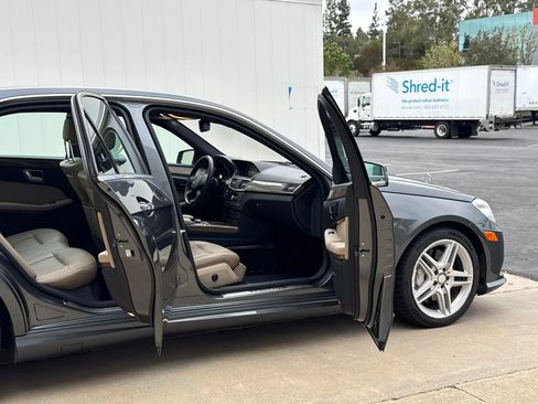 Used 2011 Mercedes-Benz E 550 Sedan image 30