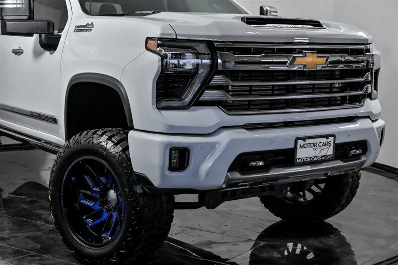 Used 2024 Chevrolet Silverado 3500 High Country w/ High Country Premium Package AWD/4WD image 2