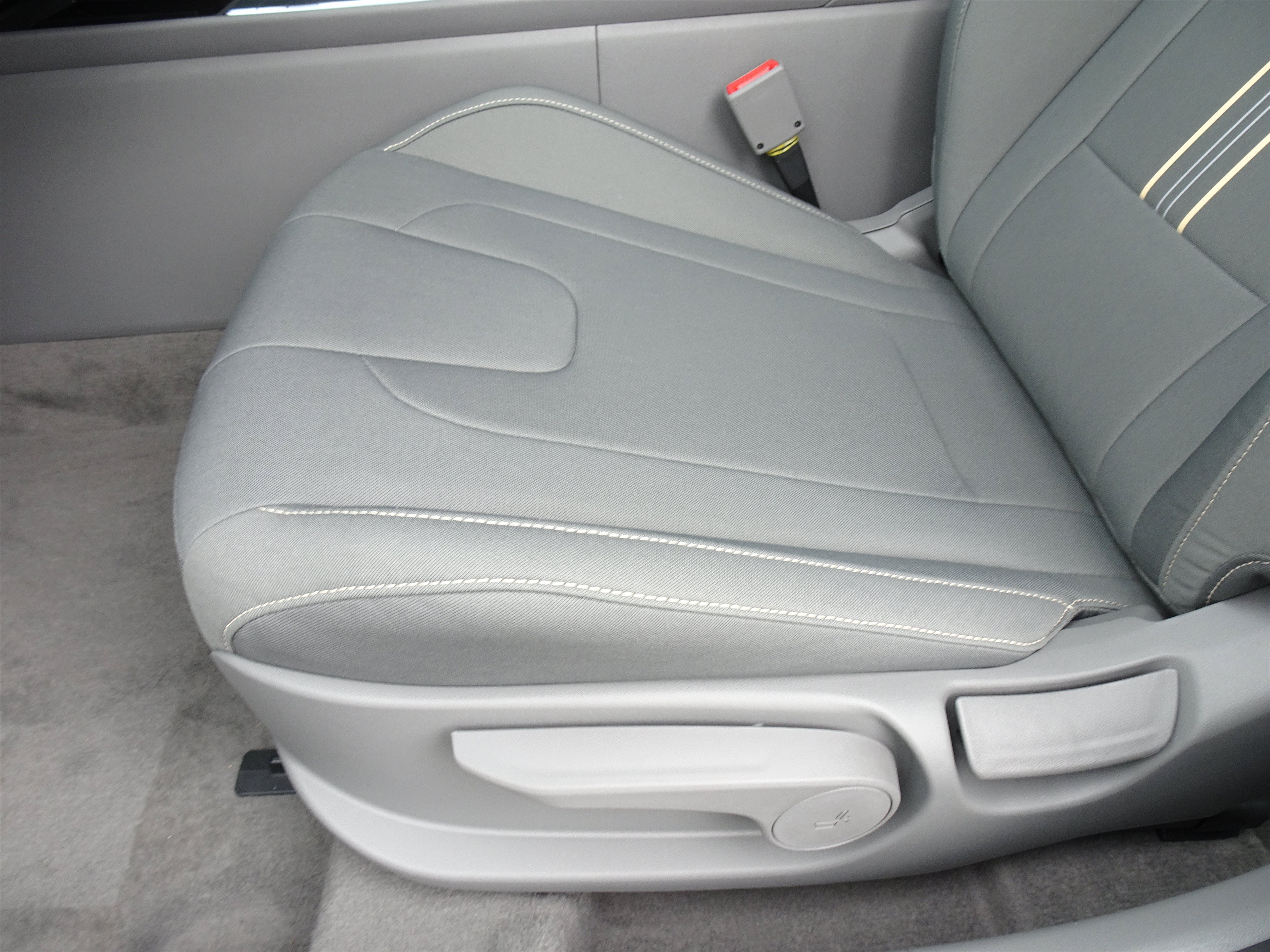 New 2026 Hyundai Elantra Sport FWD image 9