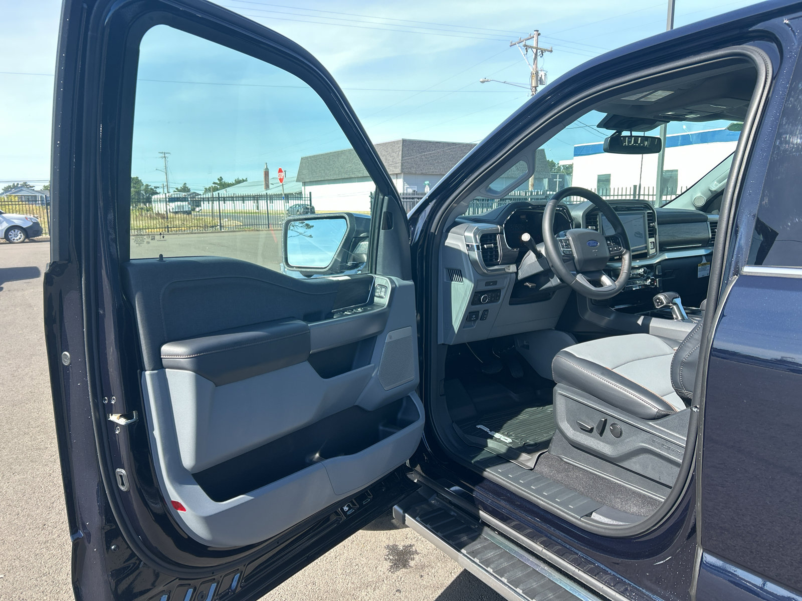 New 2026 Ford F150 Lariat w/ Equipment Group 501A Mid AWD/4WD image 15
