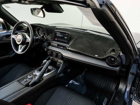 Used 2020 MAZDA MX-5 Miata Club image 14