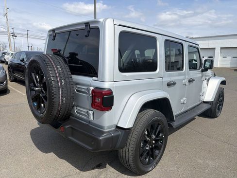 Used 2023 Jeep Wrangler Unlimited Sahara w/ Safety Group AWD/4WD image 6