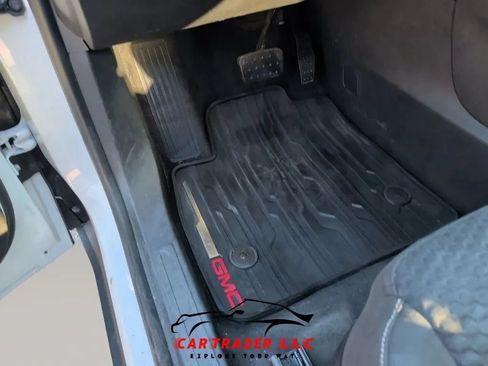 Used 2019 GMC Acadia SLE FWD image 33