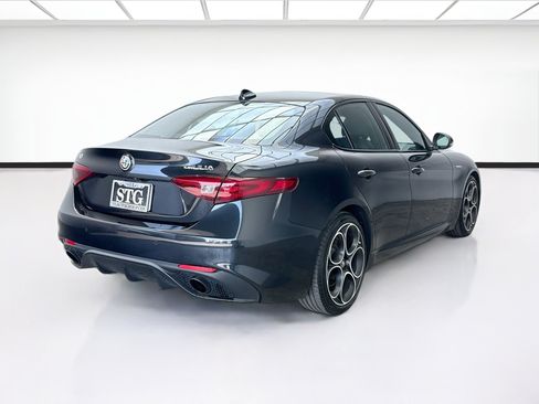 Used 2023 Alfa Romeo Giulia Veloce RWD image 4