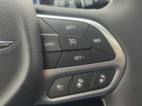 New 2026 Chrysler Pacifica Limited image 25