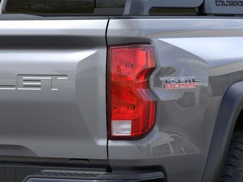 New 2025 Chevrolet Colorado Trail Boss w/ Midnight Edition image 16