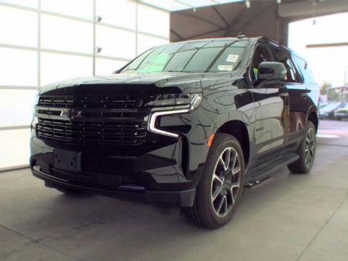 Used 2021 Chevrolet Tahoe RST w/ Luxury Package AWD/4WD image 3