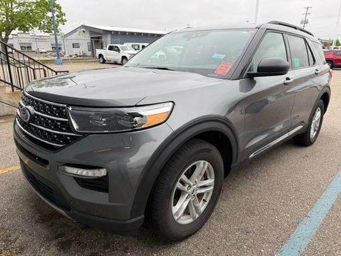 Used 2024 Ford Explorer XLT w/ Equipment Group 202A AWD/4WD image 5