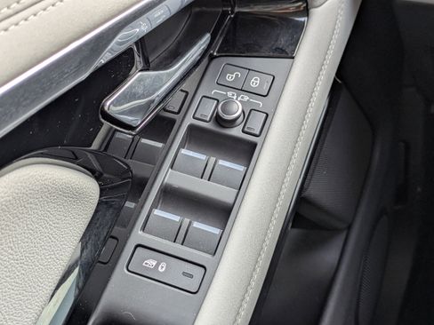 Used 2020 Land Rover Range Rover Evoque S image 32