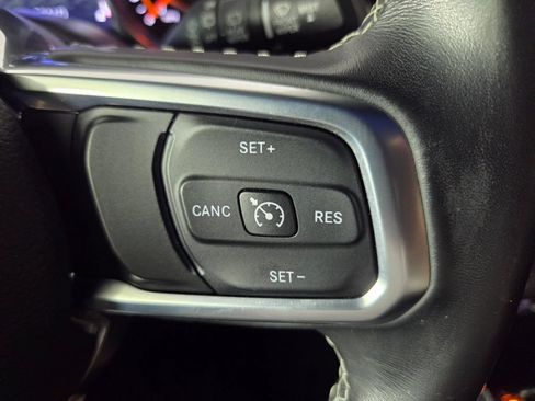 Used 2020 Jeep Wrangler Unlimited Sahara AWD/4WD image 17