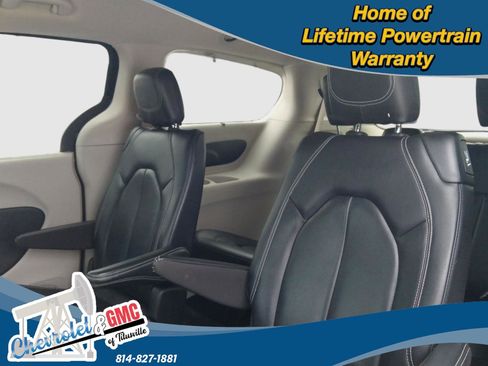 Used 2022 Chrysler Pacifica Touring-L image 26