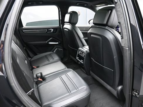 Certified 2022 Porsche Cayenne Turbo S AWD/4WD image 30