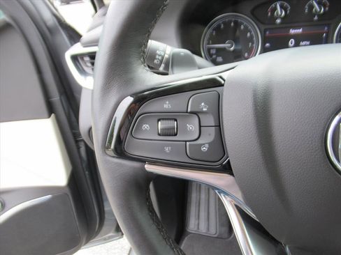 Used 2023 Buick Enclave Essence image 18