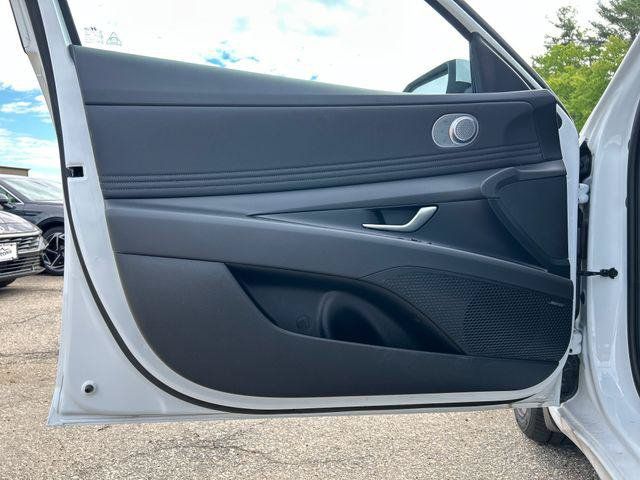 New 2026 Hyundai Elantra Limited FWD image 12