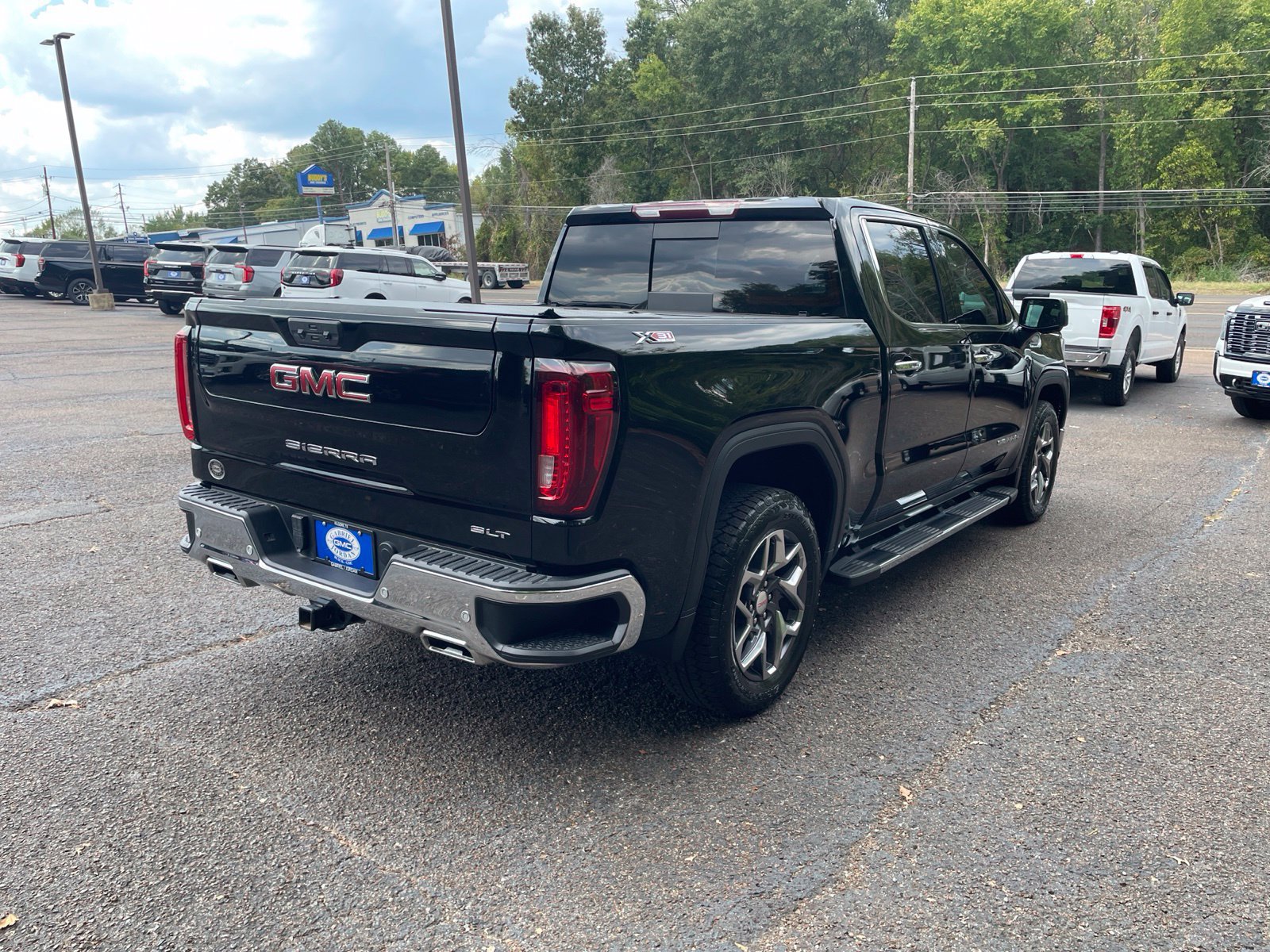 Used 2025 GMC Sierra 1500 SLT AWD/4WD image 6