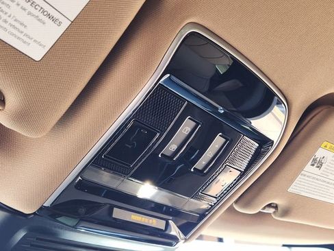 Used 2025 Land Rover Range Rover SE image 31