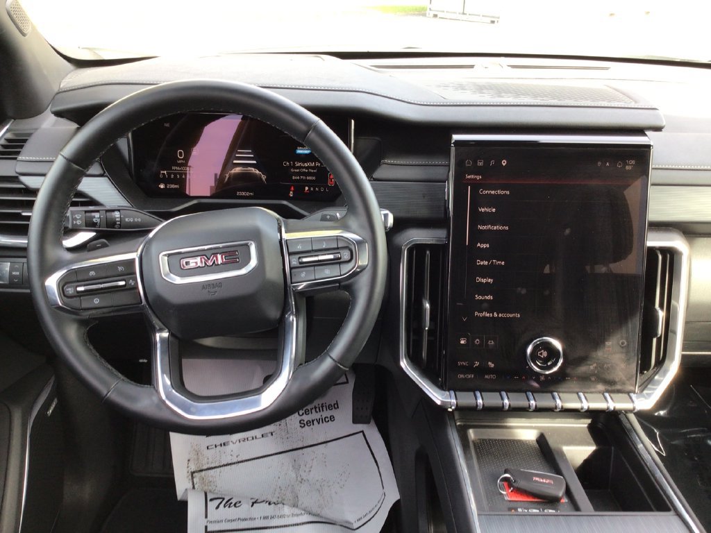 Used 2026 GMC Acadia Elevation w/ Elevation Premium Package FWD image 3