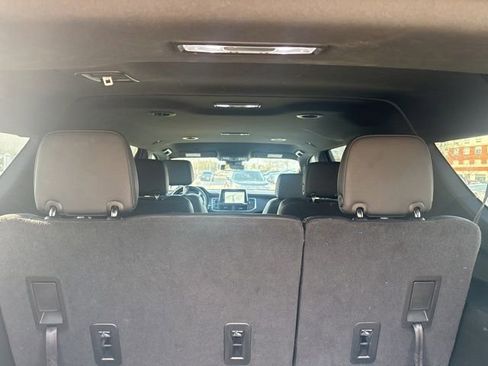 Used 2023 Chevrolet Suburban LT image 8