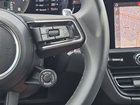 Certified 2026 Porsche Macan image 27