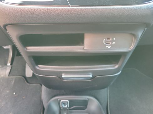 Used 2026 Chrysler Pacifica Select FWD image 16