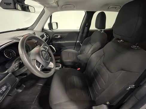 Used 2021 Jeep Renegade Latitude w/ Luxury Group I AWD/4WD image 3