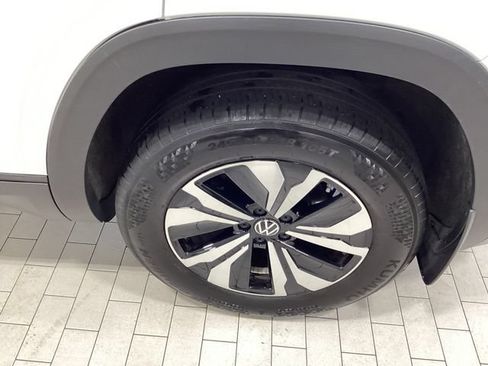 Used 2024 Volkswagen Atlas Cross Sport SE w/ Adventure Package AWD/4WD image 21