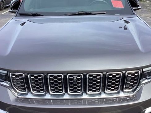 Used 2023 Jeep Grand Cherokee Summit AWD/4WD image 3