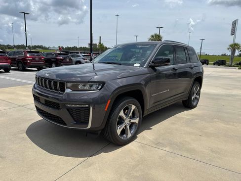 New 2026 Jeep Grand Cherokee Limited RWD image 3