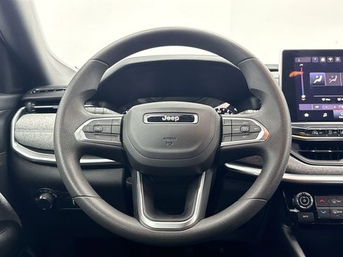 Used 2024 Jeep Compass Sport image 18