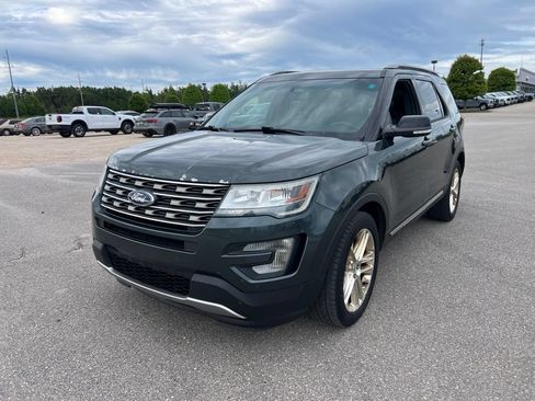 Used 2016 Ford Explorer XLT w/ Equipment Group 202A AWD/4WD image 2