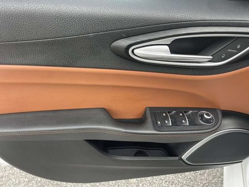 Used 2018 Alfa Romeo Giulia AWD image 18