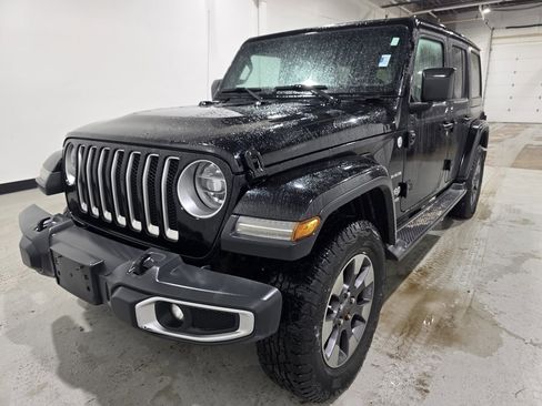 Used 2018 Jeep Wrangler Unlimited Sahara w/ Uconnect 4C Nav & Sound Group image 8