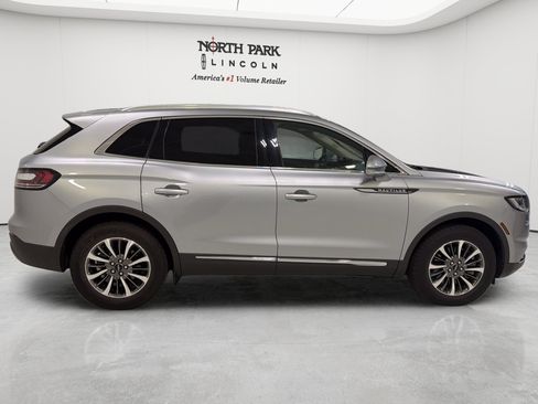 Used 2022 Lincoln Nautilus FWD w/ Premium Package image 6