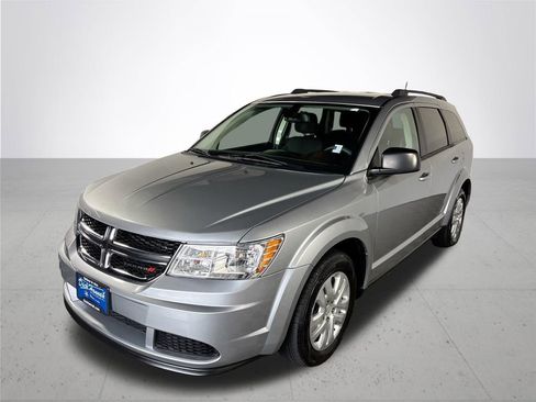 Used 2019 Dodge Journey SE FWD image 2