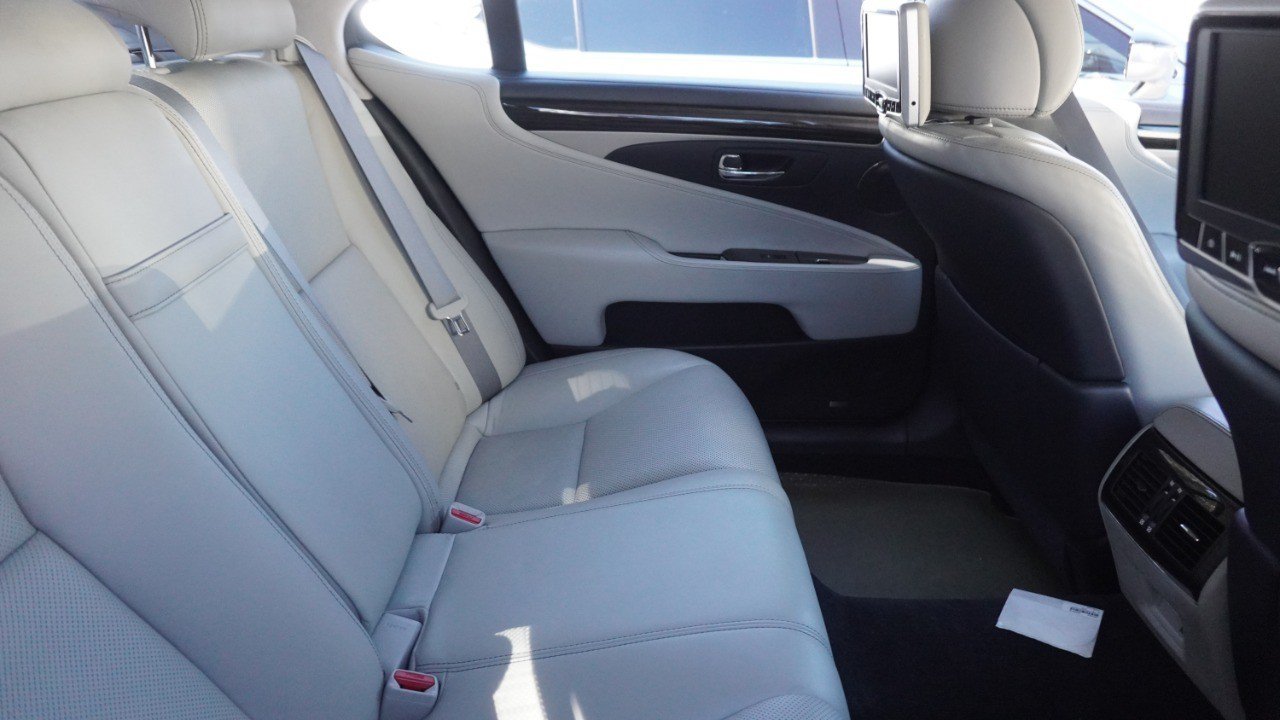 Used 2013 Lexus LS 460 L w/ All-Weather Pkg RWD image 14