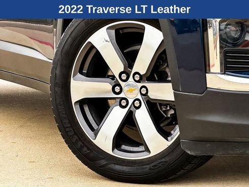 Used 2022 Chevrolet Traverse LT w/ LT Premium Package image 2