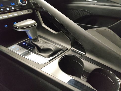 Used 2023 Hyundai Elantra SEL w/ Convenience Package image 26