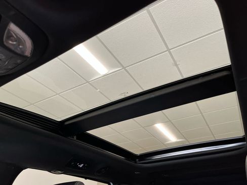 Used 2025 Chrysler Pacifica Limited FWD image 21