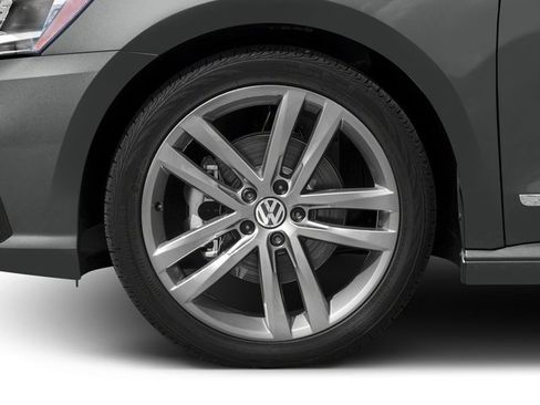 Used 2017 Volkswagen Passat 1.8T R-Line image 11