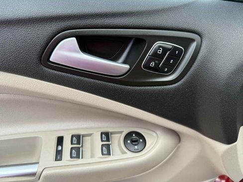 Used 2019 Ford Escape Titanium image 17