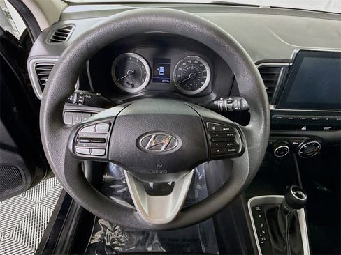 Used 2020 Hyundai Venue SE image 18