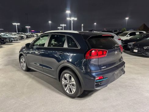Used 2020 Kia Niro EX FWD image 3