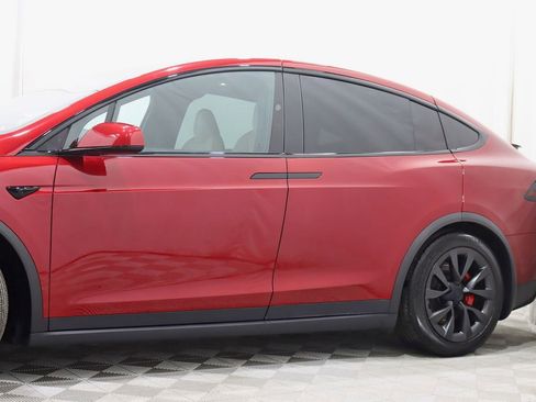 Used 2023 Tesla Model X Plaid image 3